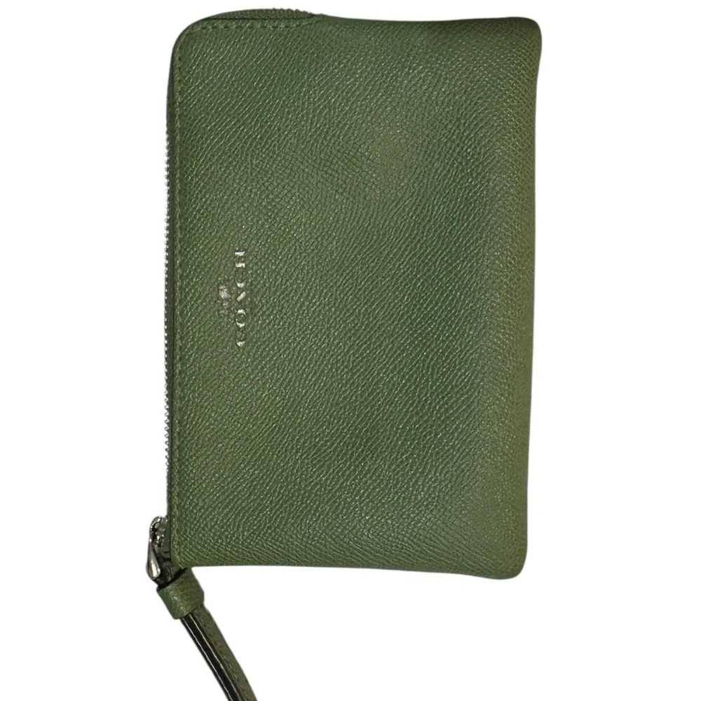 Coach Corner Zip Wristlet in Everglade Green